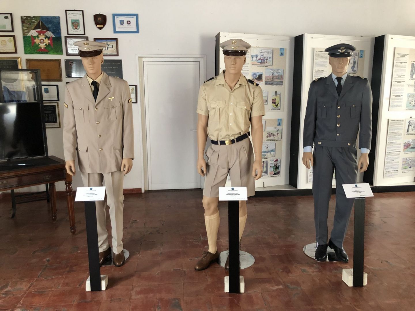 Cedência de Fardas Antigas de Especialista da Força Aérea Portuguesa ao Museu do Combatente